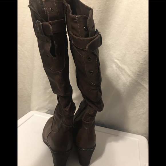 Avenue Brown Boots - Picture 4 of 11